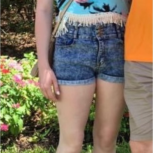 Guess - Women’s High-Rise Jean Short (M) - Picture 4 of 4